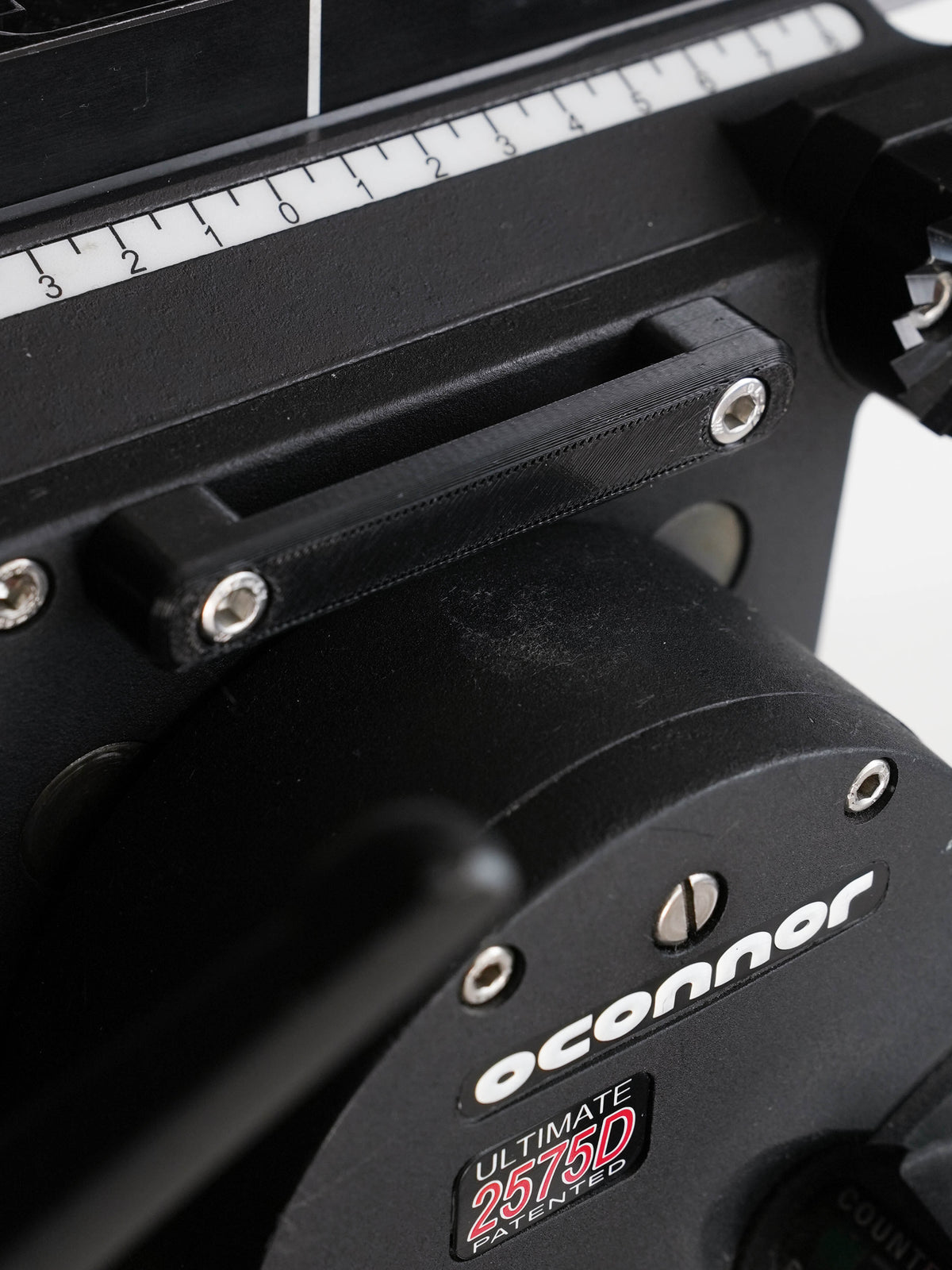 O'Connor 2575D camera tripod Cable Management Black Version

